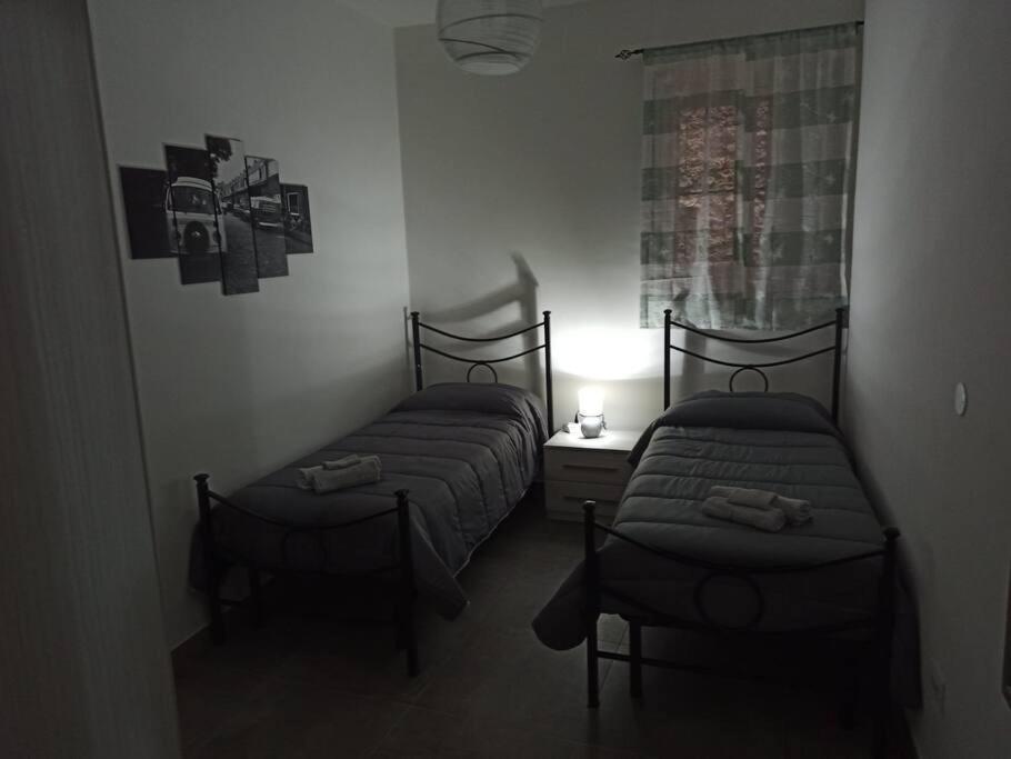 Intero Alloggio - Centro Storico - La Tana Di Aldo- 150 M Da Pepe In Grani Caiazzo Bagian luar foto